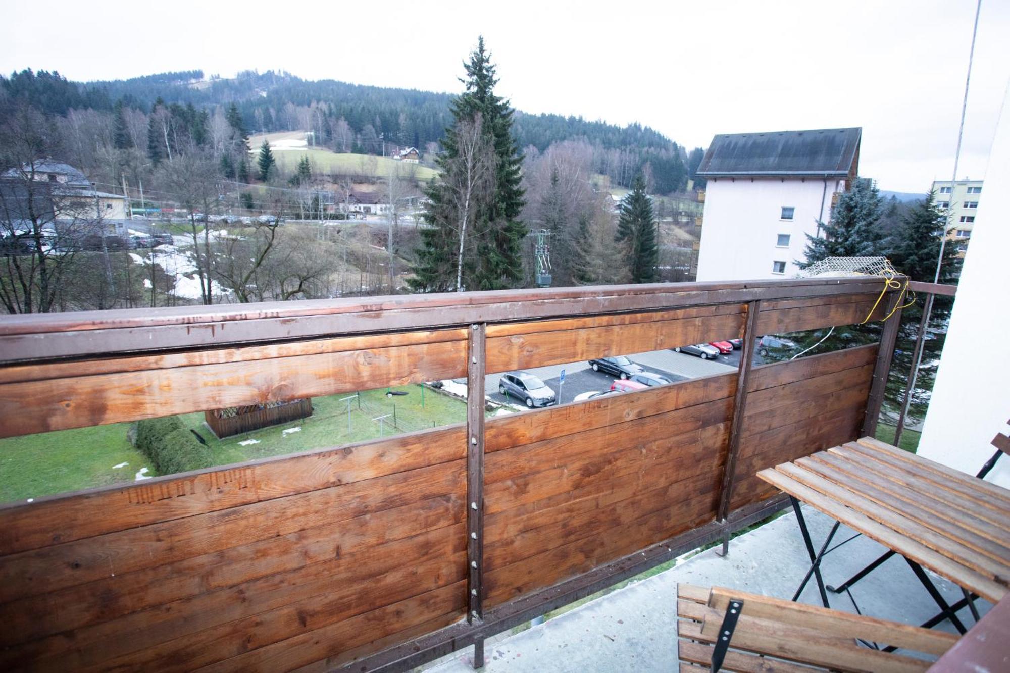 Apartmany Na Tanvaldskem Spicaku Jiretin pod Bukovou Exterior foto
